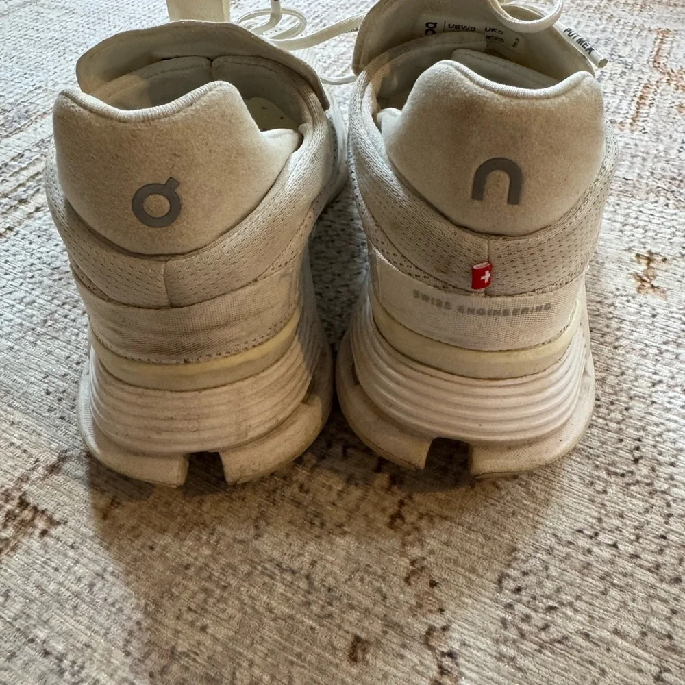 On Running Women's White Athletic Shoes - Picture 5 of 7